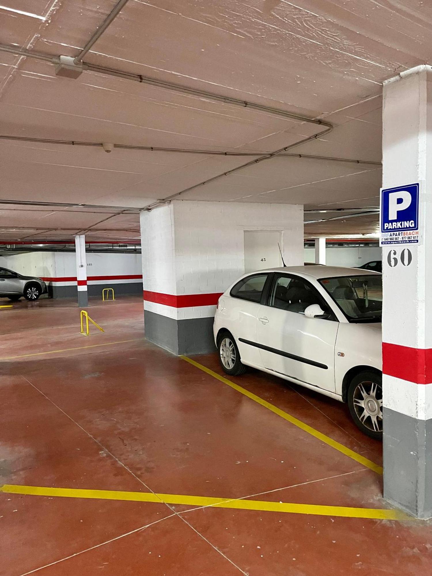 Apartbeach Maldivas Iii A Vista Piscina Jardin Y Parking La Pineda